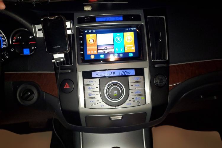 Used Hyundai Veracruz 2009 3.8L Luxury Edition Audio And AC Panel