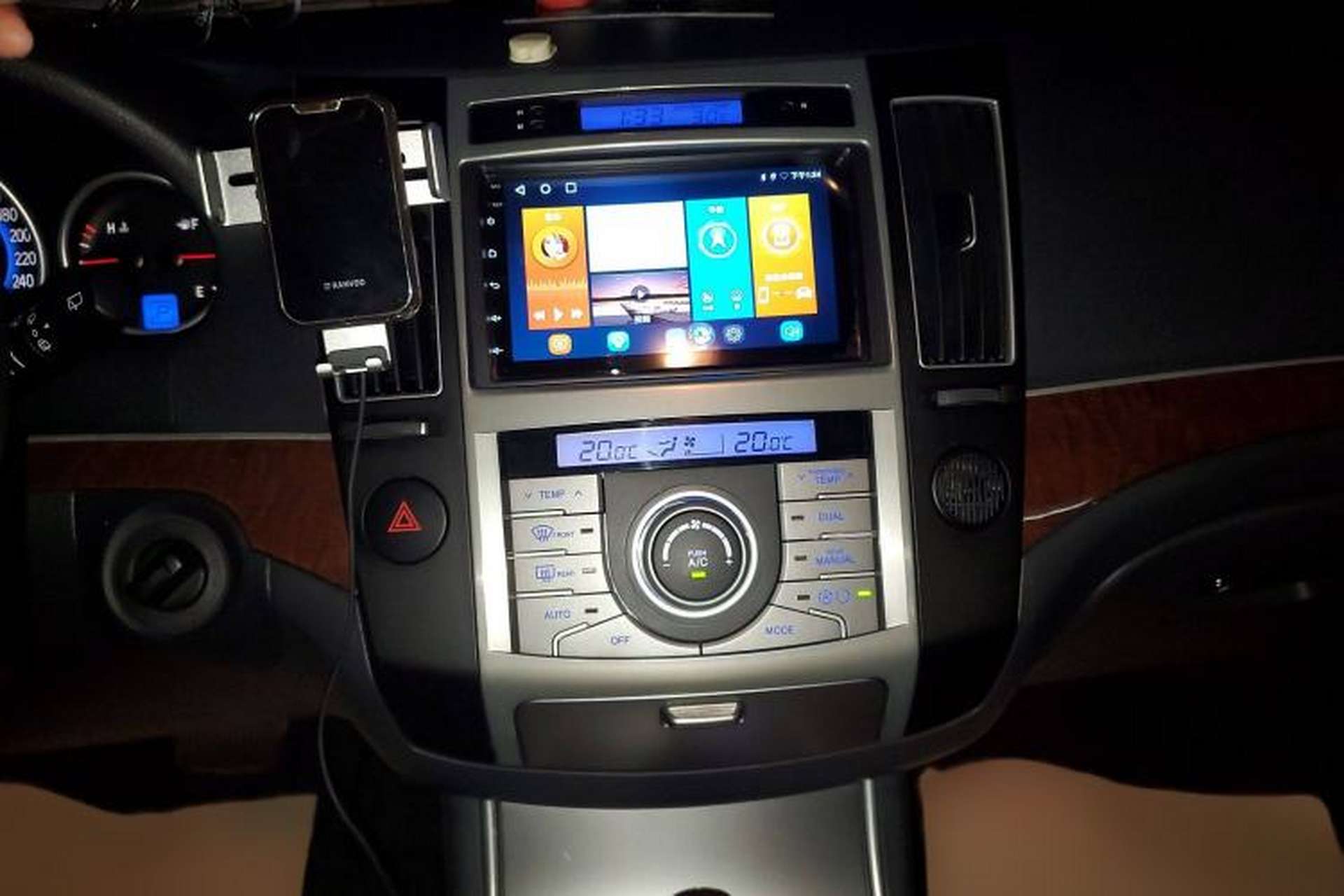 Used Hyundai Veracruz 2009 3.8L Luxury Edition Audio And AC Panel