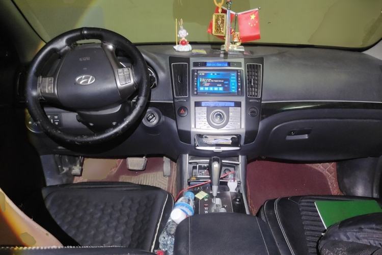 Used Hyundai Veracruz 2009 3.8L Comfort Edition Center Console