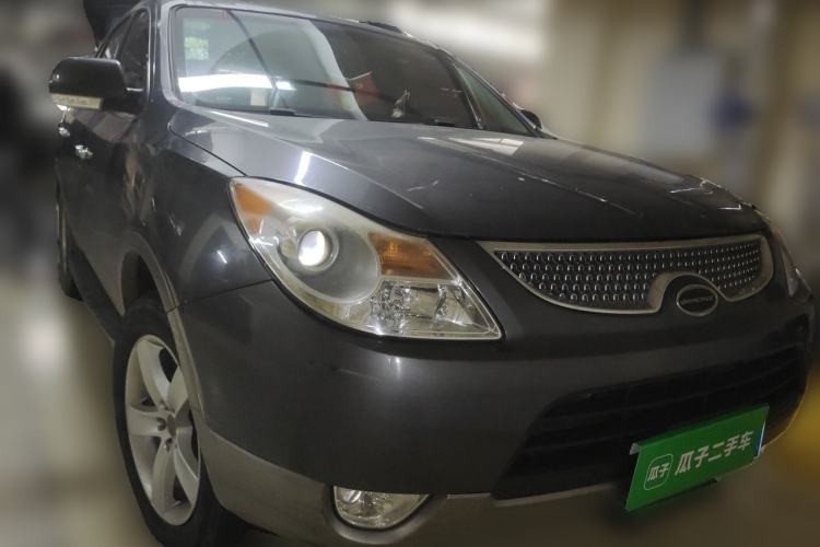 Used Hyundai Veracruz 2009 3.8L Comfort Edition Front Right 45 Deg