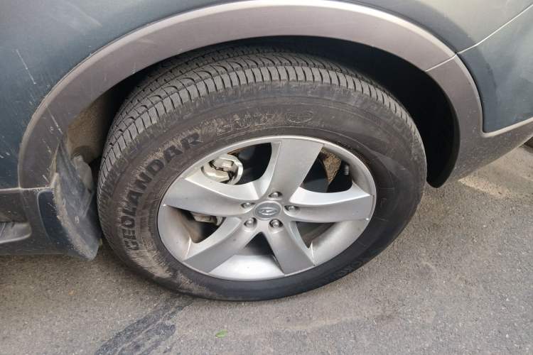 Used Hyundai Veracruz 2009 3.8L Comfort Edition Right Front Wheel Hub