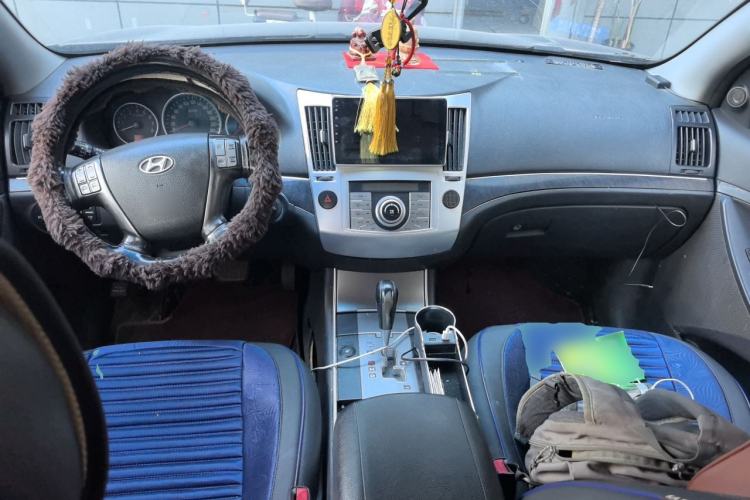 Used Hyundai Veracruz 2009 3.8L Luxury Edition Center Console