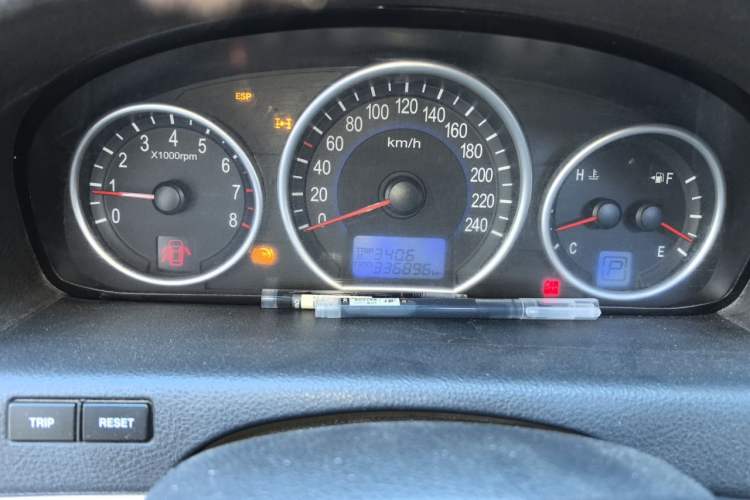 Used Hyundai Veracruz 2009 3.8L Luxury Edition Odometer Close Up