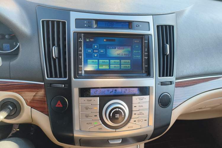 Used Hyundai Veracruz 2009 3.8L Comfort Edition Audio And AC Panel
