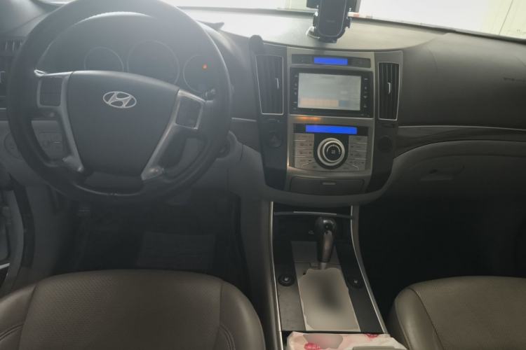 Used Hyundai Veracruz 2009 3.8L Luxury Edition Center Console