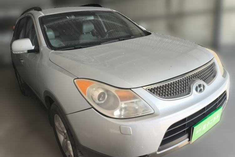 Used Hyundai Veracruz 2009 3.8L Luxury Edition Front Right 45 Deg