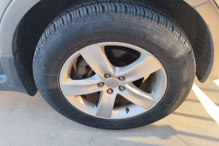 Used Hyundai Veracruz 2009 3.8L Comfort Edition Right Front Wheel Hub