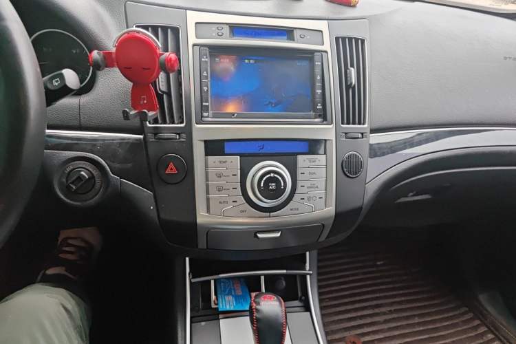 Used Hyundai Veracruz 2009 3.8L Comfort Edition Audio And AC Panel