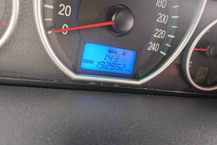 Used Hyundai Veracruz 2009 3.8L Comfort Edition Odometer Close Up