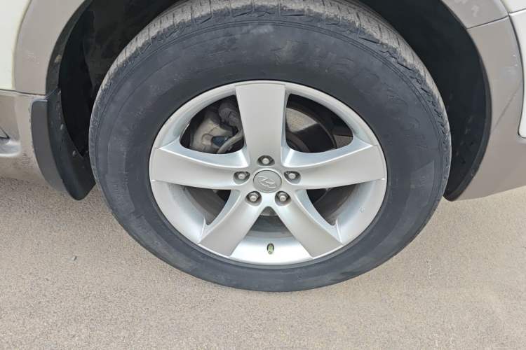 Used Hyundai Veracruz 2009 3.8L Comfort Edition Right Front Wheel Hub