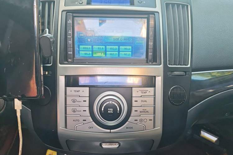 Used Hyundai Veracruz 2012 3.8L Luxury Edition Audio And AC Panel