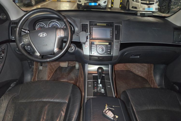 Used Hyundai Veracruz 2012 3.8L Luxury Edition Center Console