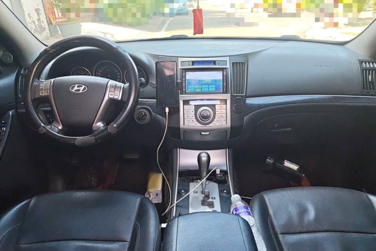 Used Hyundai Veracruz 2012 3.8L Luxury Edition Center Console