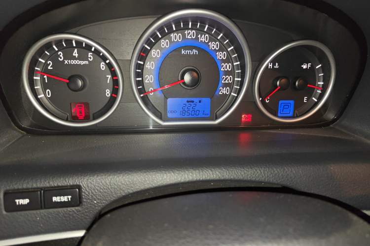 Used Hyundai Veracruz 2012 3.8L Luxury Edition Odometer Close Up