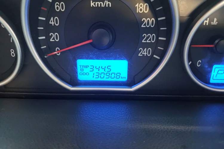 Used Hyundai Veracruz 2012 3.8L Luxury Edition Odometer Close Up