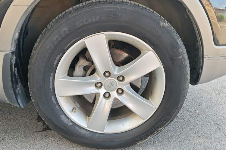 Used Hyundai Veracruz 2012 3.8L Luxury Edition Right Front Wheel Hub