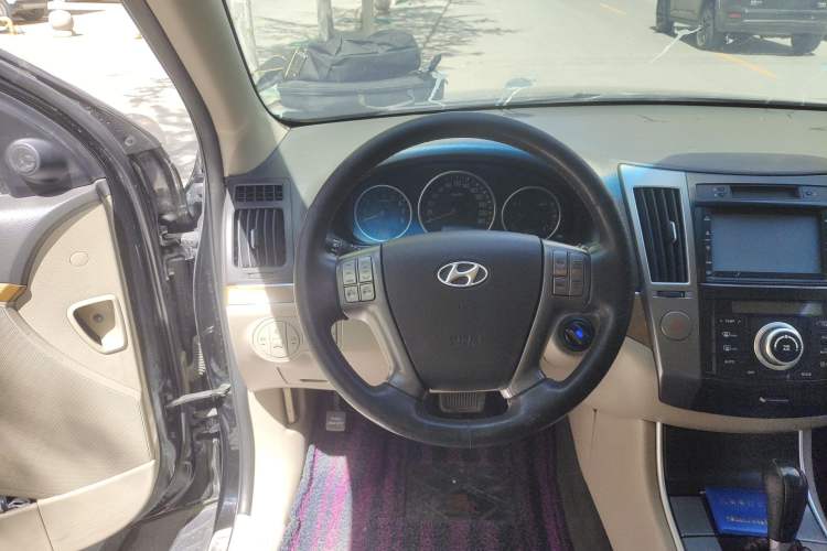 Used Hyundai Veracruz 2012 3.8L Comfort Edition Steering Wheel