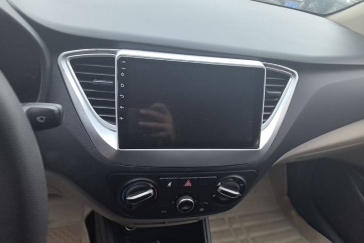 Used Hyundai Verna (new generation) 2016 1.4L Automatic Cool Edition GLS Interior 3