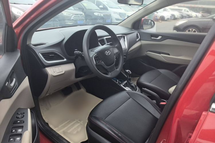 Used Hyundai Verna (new generation) 2016 1.4L Automatic Cool Edition GLS Interior 6
