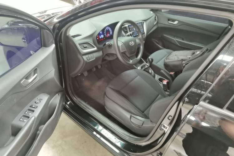 Used Hyundai Verna (new generation) 2016 1.4L Manual Cool Edition GLS Driver Seat