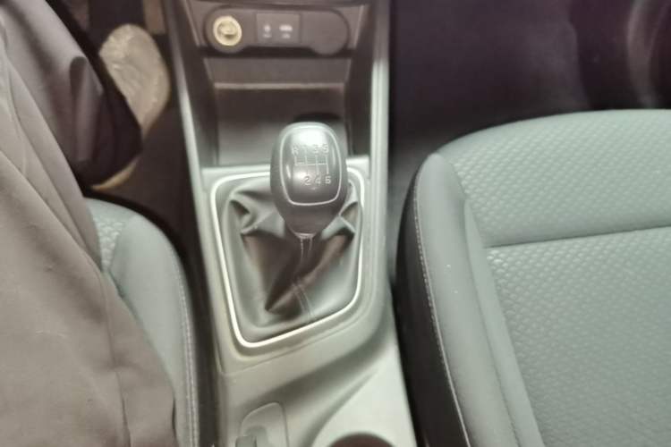 Used Hyundai Verna (new generation) 2016 1.4L Manual Cool Edition GLS Gear Lever