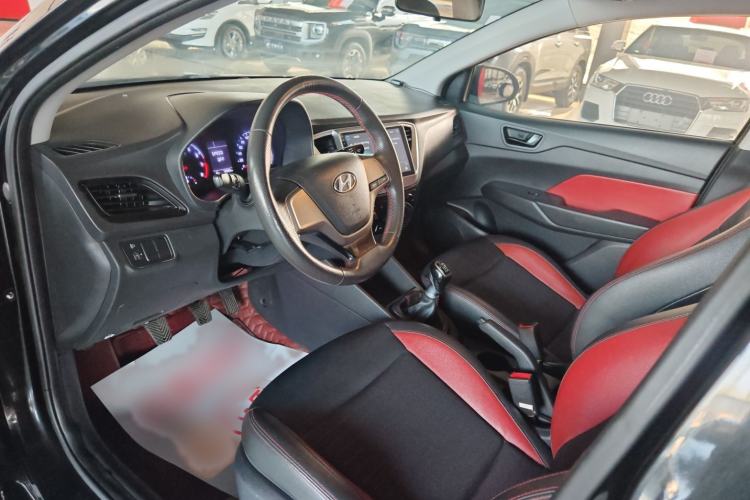 Used Hyundai Verna (new generation) 2016 1.4L Manual Cool Edition GLS Interior 1