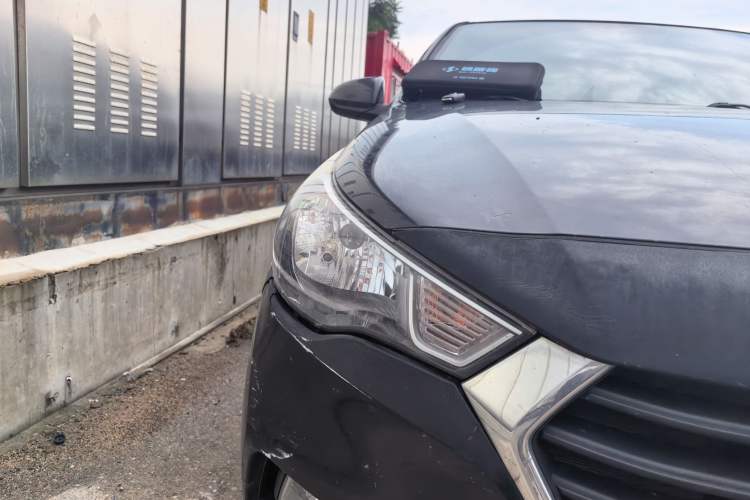 Used Hyundai Verna (new generation) 2016 1.4L Automatic Cool Edition GLS Right Front Headlight