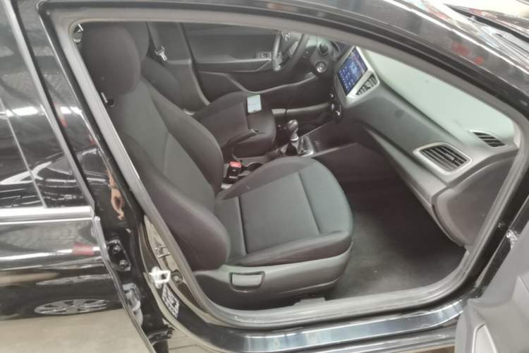 Used Hyundai Verna (new generation) 2016 1.4L Manual Cool Edition GLS Right Front Seat