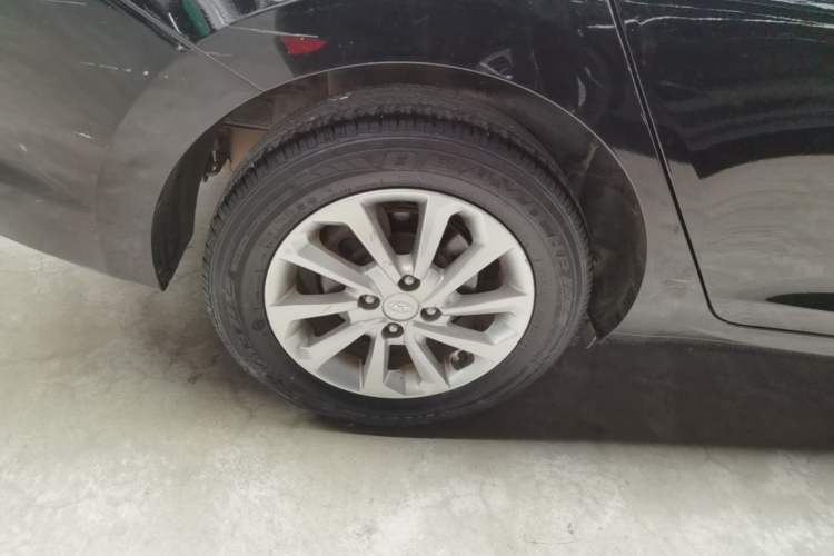 Used Hyundai Verna (new generation) 2016 1.4L Manual Cool Edition GLS Right Rear Wheel Hub