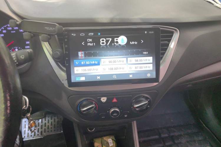 Used Hyundai Verna (new generation) 2016 1.4L Automatic Cool Edition GLS Audio And AC Panel