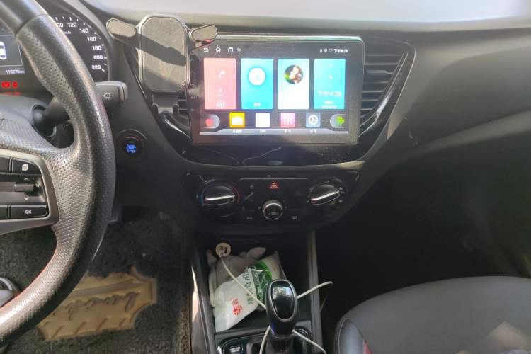 Used Hyundai Verna (new generation) 2016 1.4L Automatic Sport Edition Audio And AC Panel