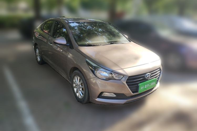 Used Hyundai Verna (new generation) 2016 1.4L Automatic Sport Edition Front Right 45 Deg