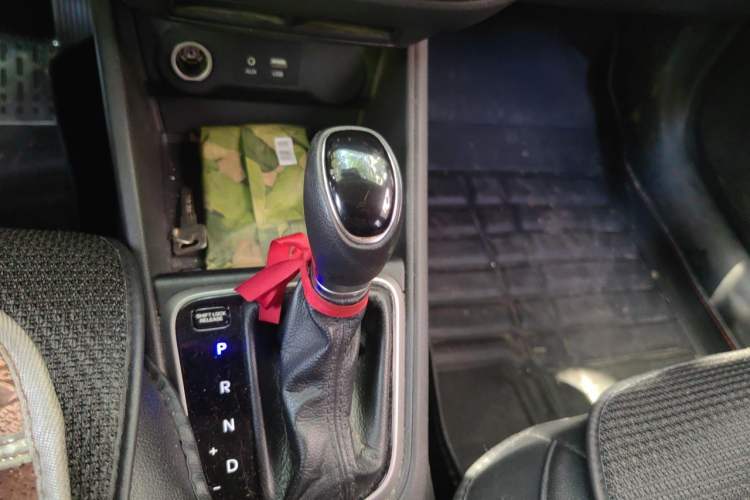 Used Hyundai Verna (new generation) 2016 1.4L Automatic Cool Edition GLS Gear Lever