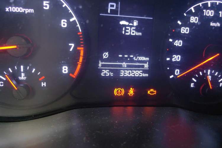 Used Hyundai Verna (new generation) 2016 1.4L Automatic Cool Edition GLS Odometer Close Up