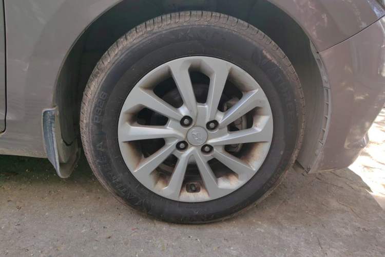 Used Hyundai Verna (new generation) 2016 1.4L Automatic Cool Edition GLS Right Front Wheel Hub