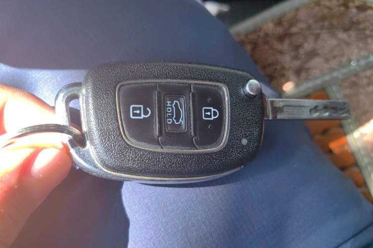 Used Hyundai Verna (new generation) 2016 1.4L Automatic Cool Edition GLS Vehicle Key