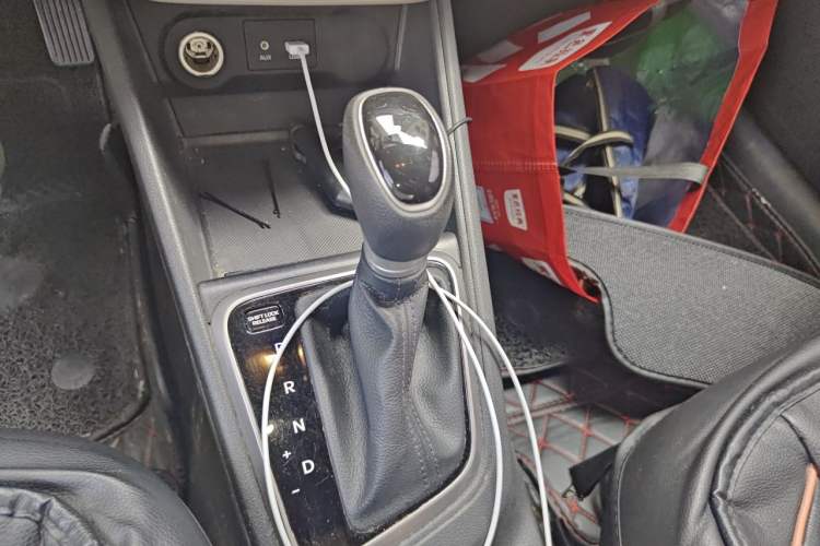Used Hyundai Verna (new generation) 2016 1.4L Automatic Elite Edition TOP Gear Lever