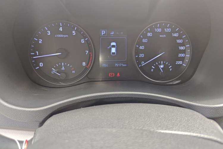 Used Hyundai Verna (new generation) 2016 1.4L Automatic Elite Edition TOP Odometer Close Up