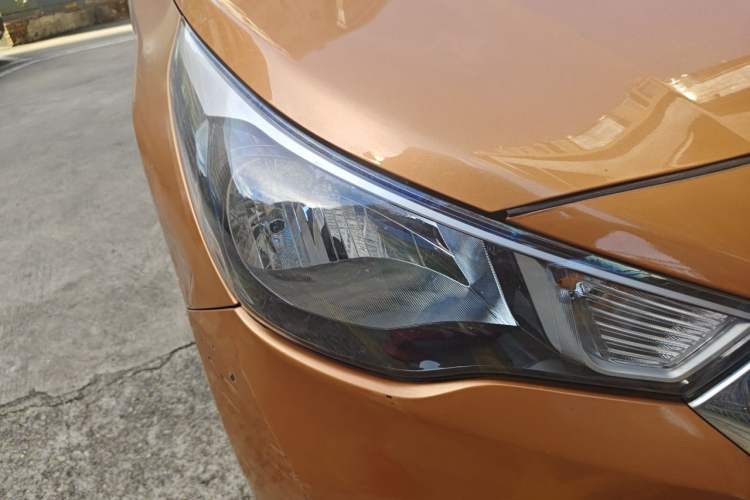 Used Hyundai Verna (new generation) 2016 1.4L Automatic Elite Edition TOP Right Front Headlight