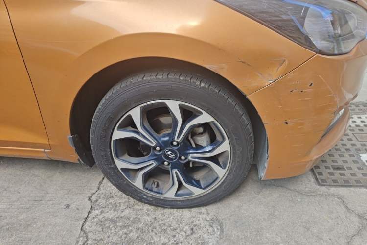 Used Hyundai Verna (new generation) 2016 1.4L Automatic Elite Edition TOP Right Front Wheel Hub