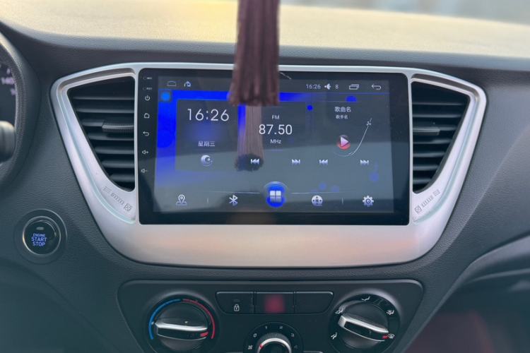 Used Hyundai Verna (new generation) 2016 1.4L Automatic Elite Edition TOP Audio And AC Panel