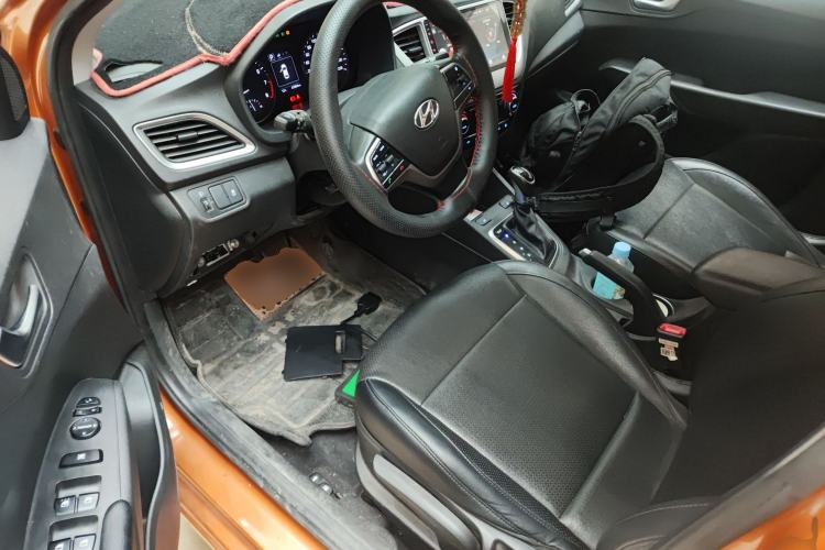 Used Hyundai Verna (new generation) 2016 1.6L Automatic Elite Edition TOP Driver Seat