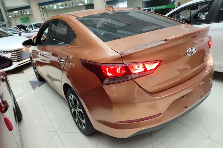 Used Hyundai Verna (new generation) 2016 1.6L Automatic Elite Edition TOP Exterior 2