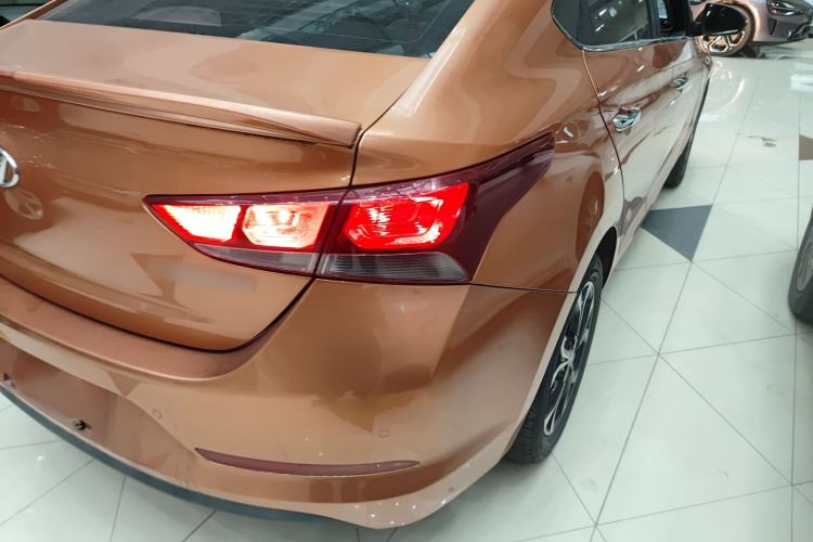Used Hyundai Verna (new generation) 2016 1.6L Automatic Elite Edition TOP Exterior 3