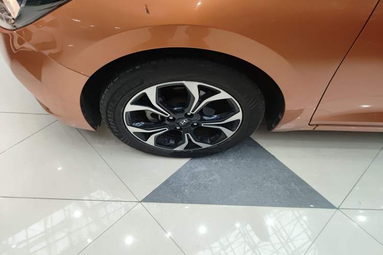 Used Hyundai Verna (new generation) 2016 1.6L Automatic Elite Edition TOP Exterior 4