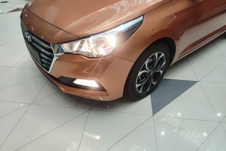 Used Hyundai Verna (new generation) 2016 1.6L Automatic Elite Edition TOP Left Front Headlight