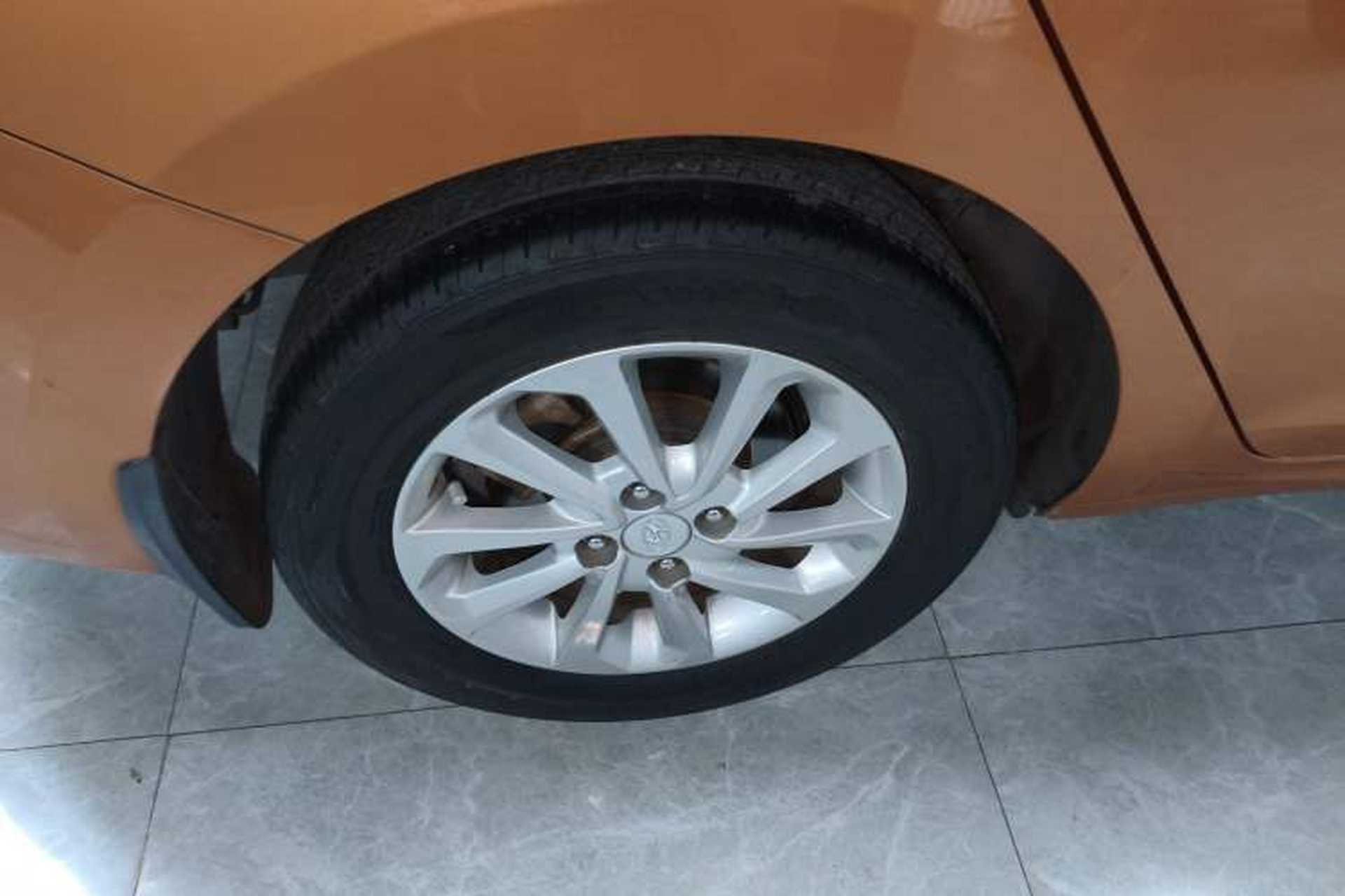 Used Hyundai Verna (new generation) 2016 1.4L Automatic Sport Edition Right Rear Wheel Hub