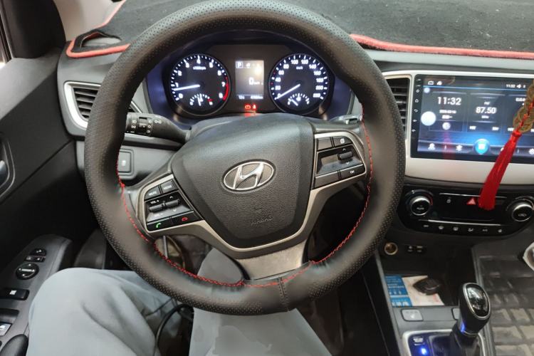 Used Hyundai Verna (new generation) 2016 1.6L Automatic Elite Edition TOP Steering Wheel