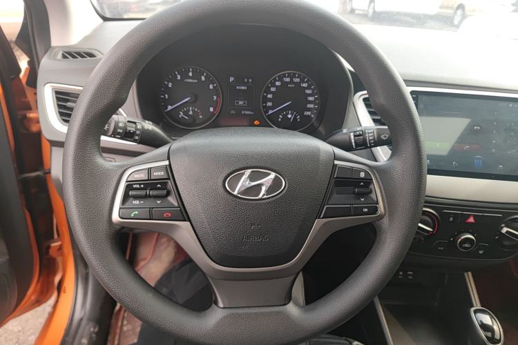 Used Hyundai Verna (new generation) 2016 1.4L Automatic Elite Edition TOP Steering Wheel