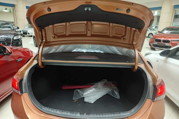 Used Hyundai Verna (new generation) 2016 1.6L Automatic Elite Edition TOP Trunk